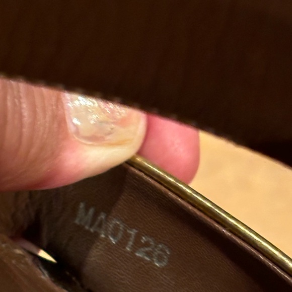 Louis Vuitton  Slide Sandals  size (37- 7) Sorry NO BOX - Picture 14 of 17